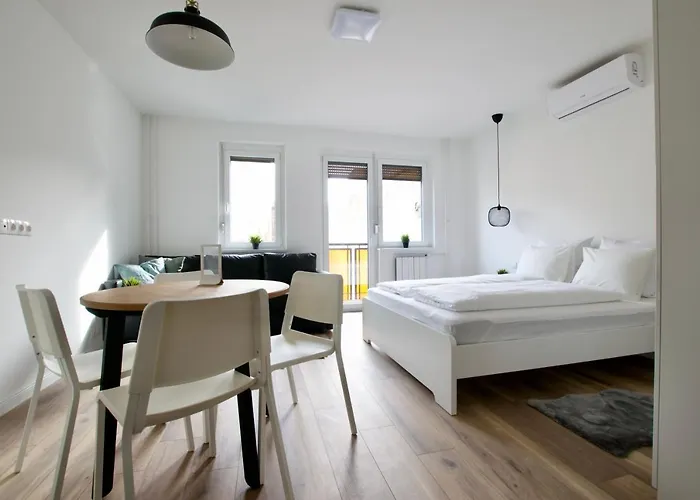 Standard By Hi5 - Dessewffy 37 Budapest