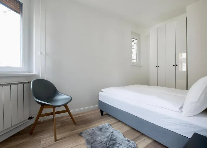 Standard By Hi5 - Dessewffy 37 * Budapest