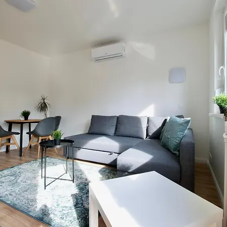 Standard By Hi5 - Dessewffy 37 * Budapest